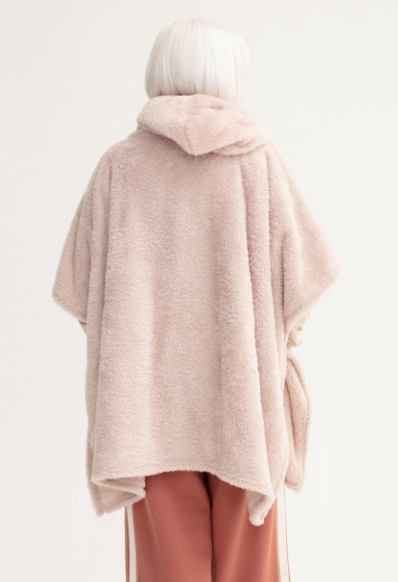 Binger Poncho - Image 28