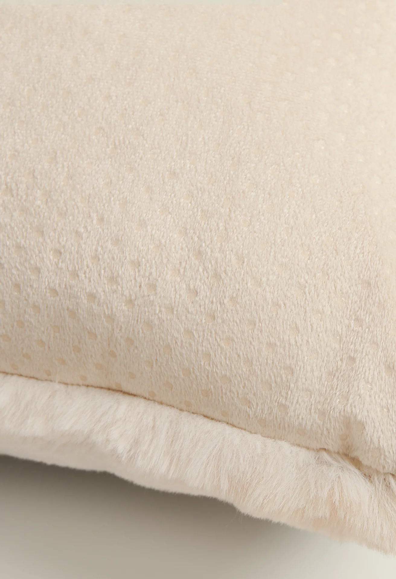 Floof Pillow Pet Bed - Image 10